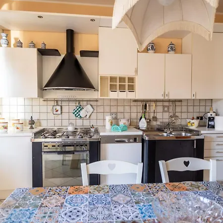 Frontemare Da Anna Giardini-Naxos