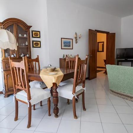 Frontemare Da Anna Giardini-Naxos